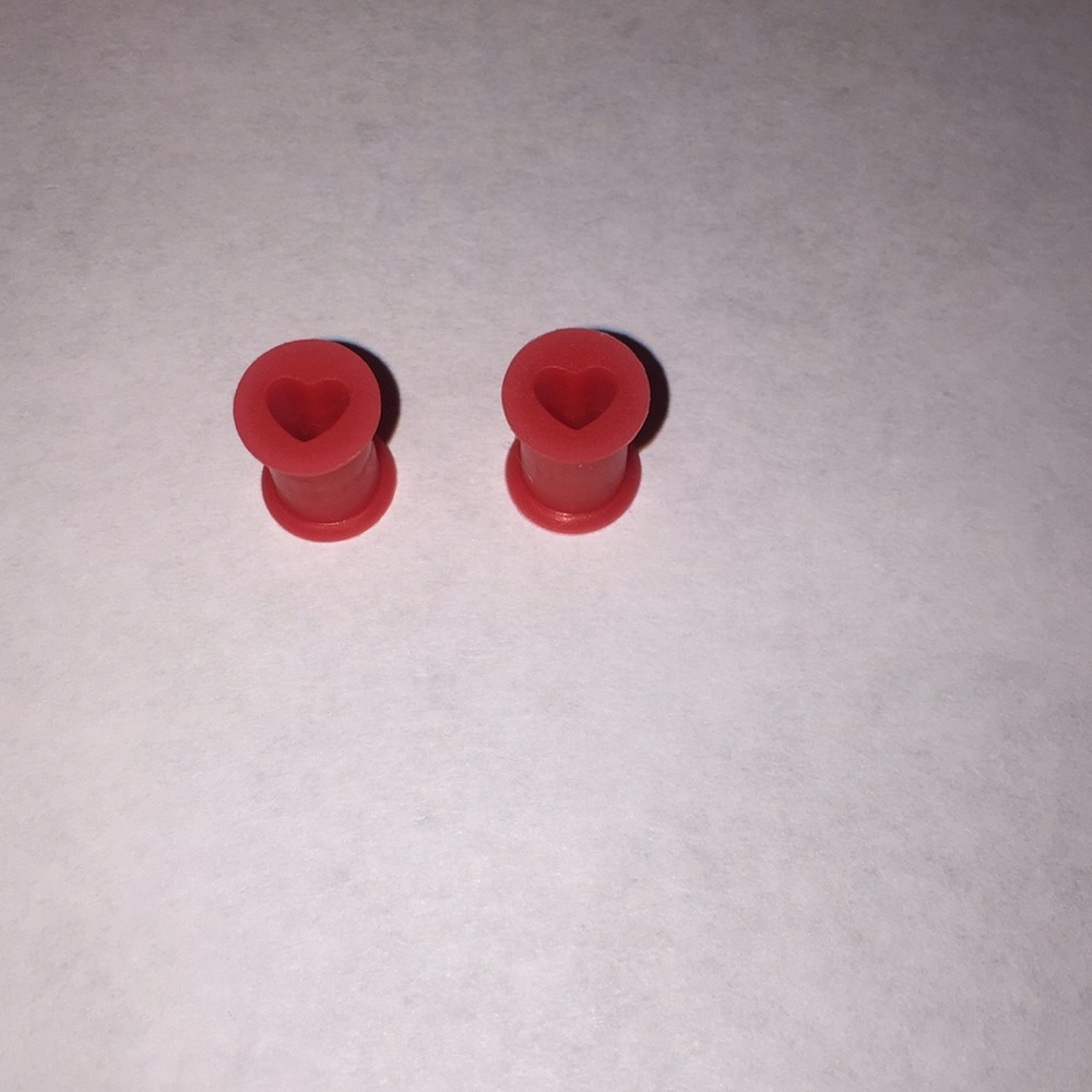 Plugs 2 gage red heart
